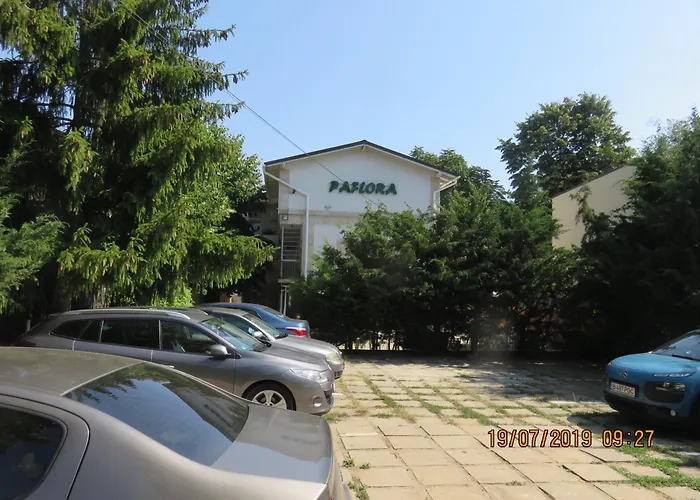 Casa Alba Paflora Saturn Hotel
